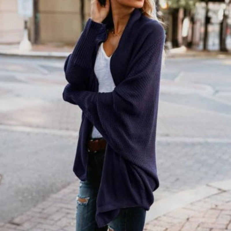 Trui met vleermuismouwen blauw van gebreid materiaal voorzijde