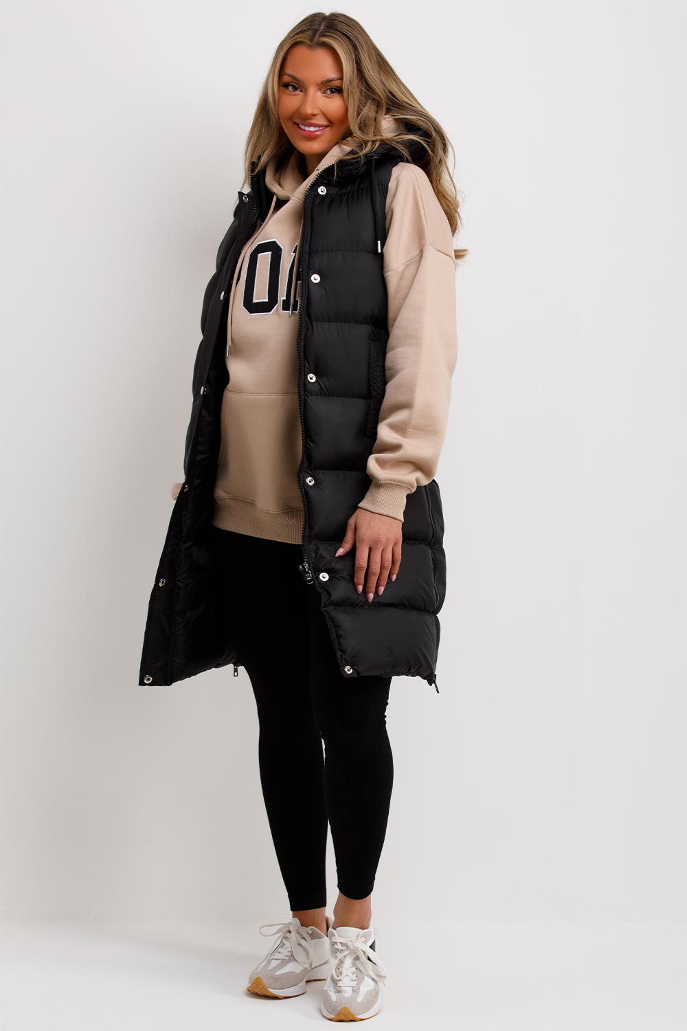 Zwarte Lange Bodywarmer Dames Met Capuchon | Gewatteerde Puffer Gilet