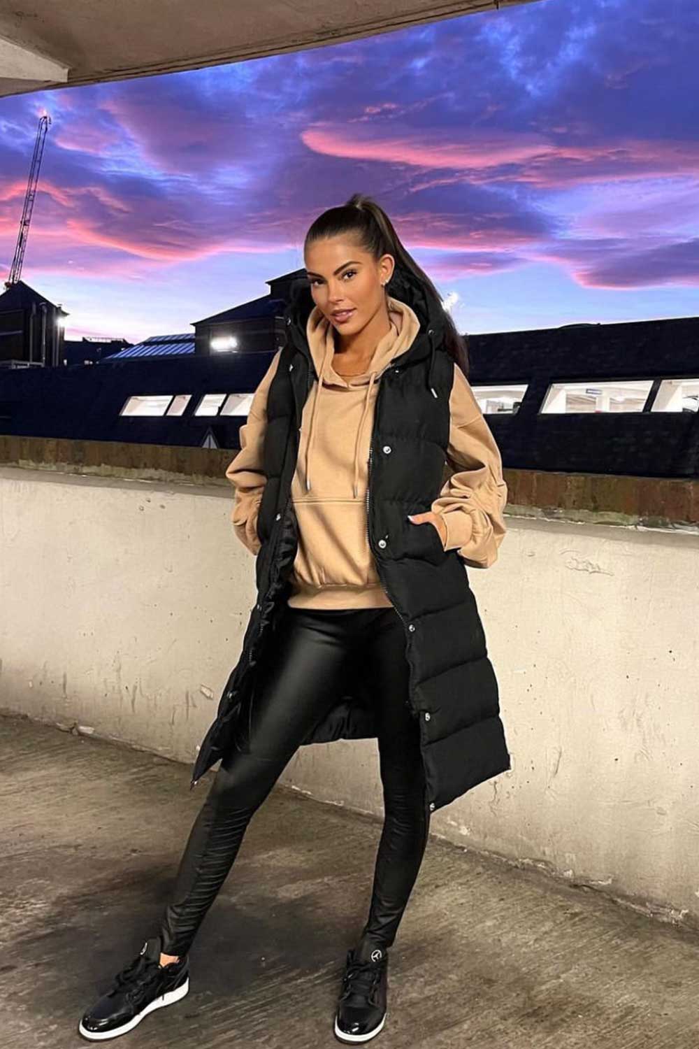 Zwarte Lange Bodywarmer Dames Met Capuchon | Gewatteerde Puffer Gilet